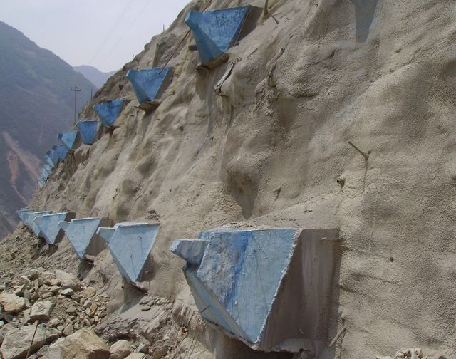 六,锚索灌浆常用机型:hs-b5型,hs-b8型灌浆泵华式泵已在兰渝铁路,京沪