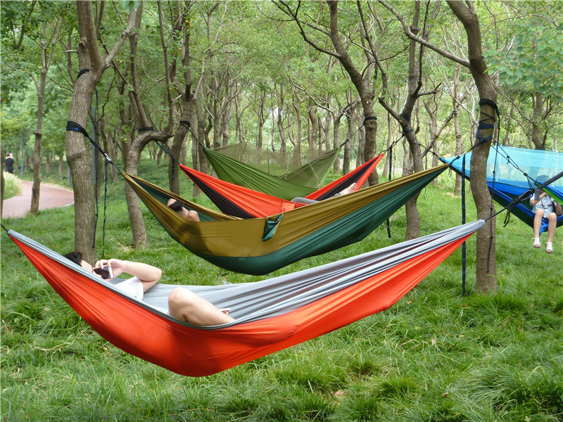 户外吊床野营降落伞吊床双人拼色吊床宿舍公园秋千可定制厂家批发