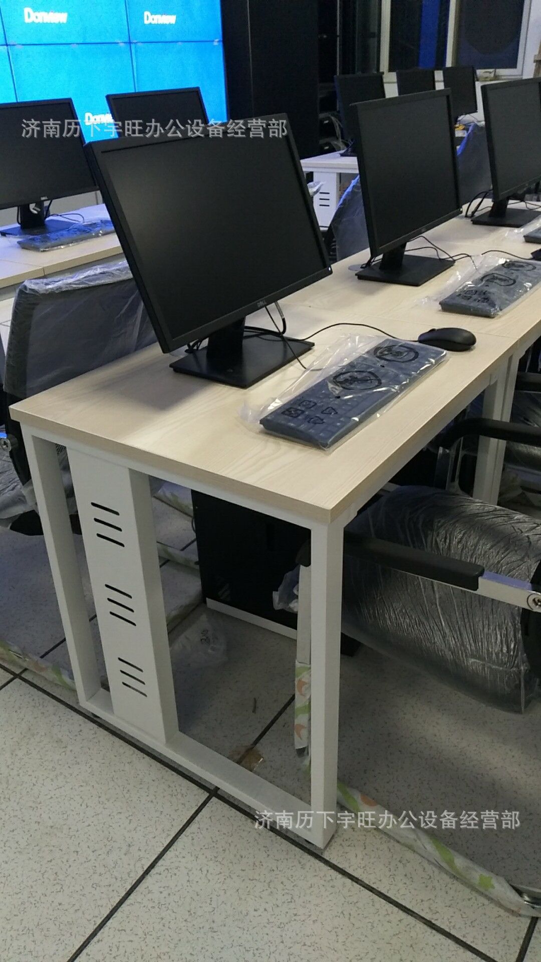 厂家专业批发新款学校机房微机室语音教室云机房培训电脑桌