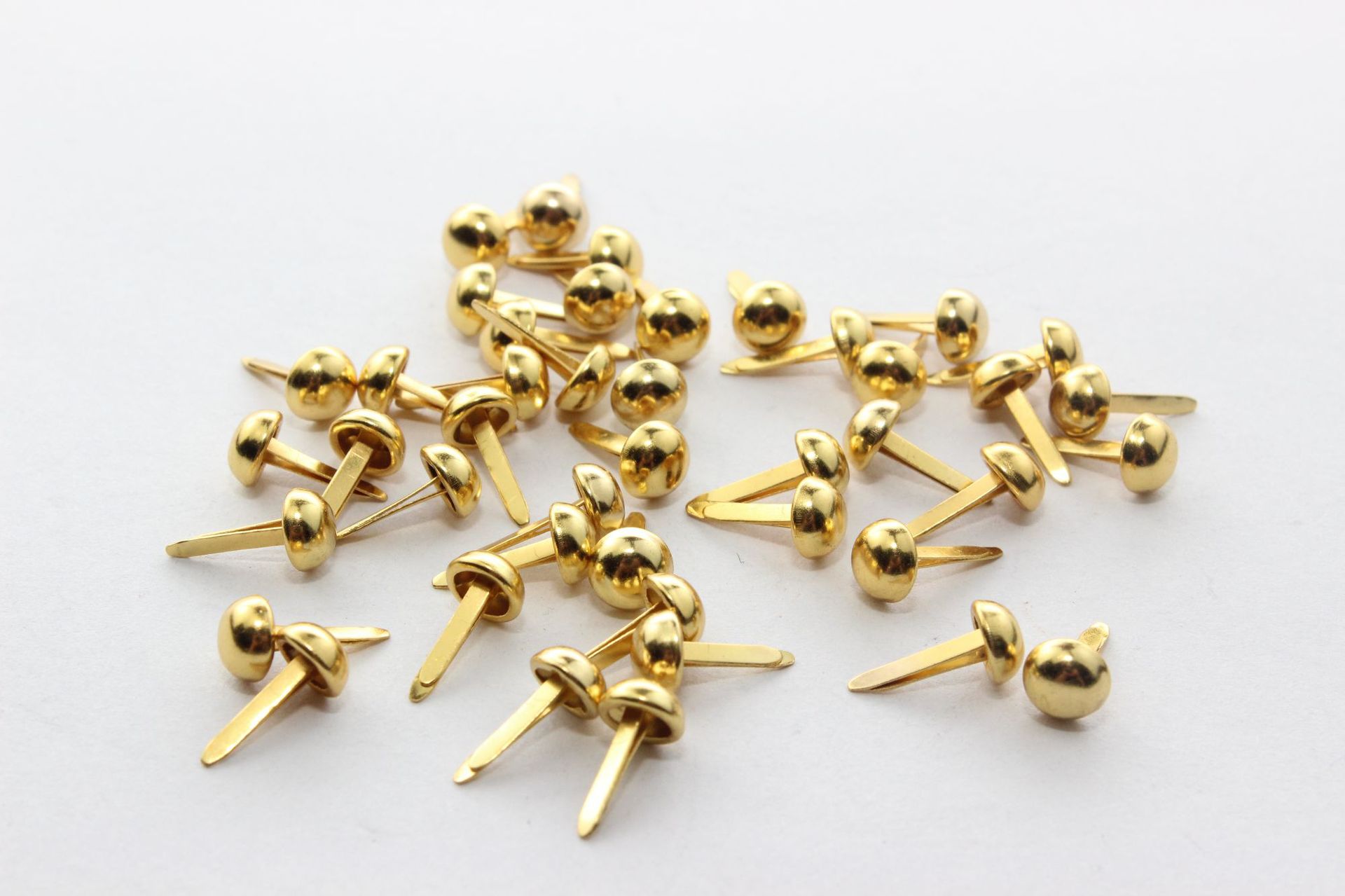 圆头平面镶钻两脚钉服装鞋帽工艺品装饰金属双脚五角星泡钉