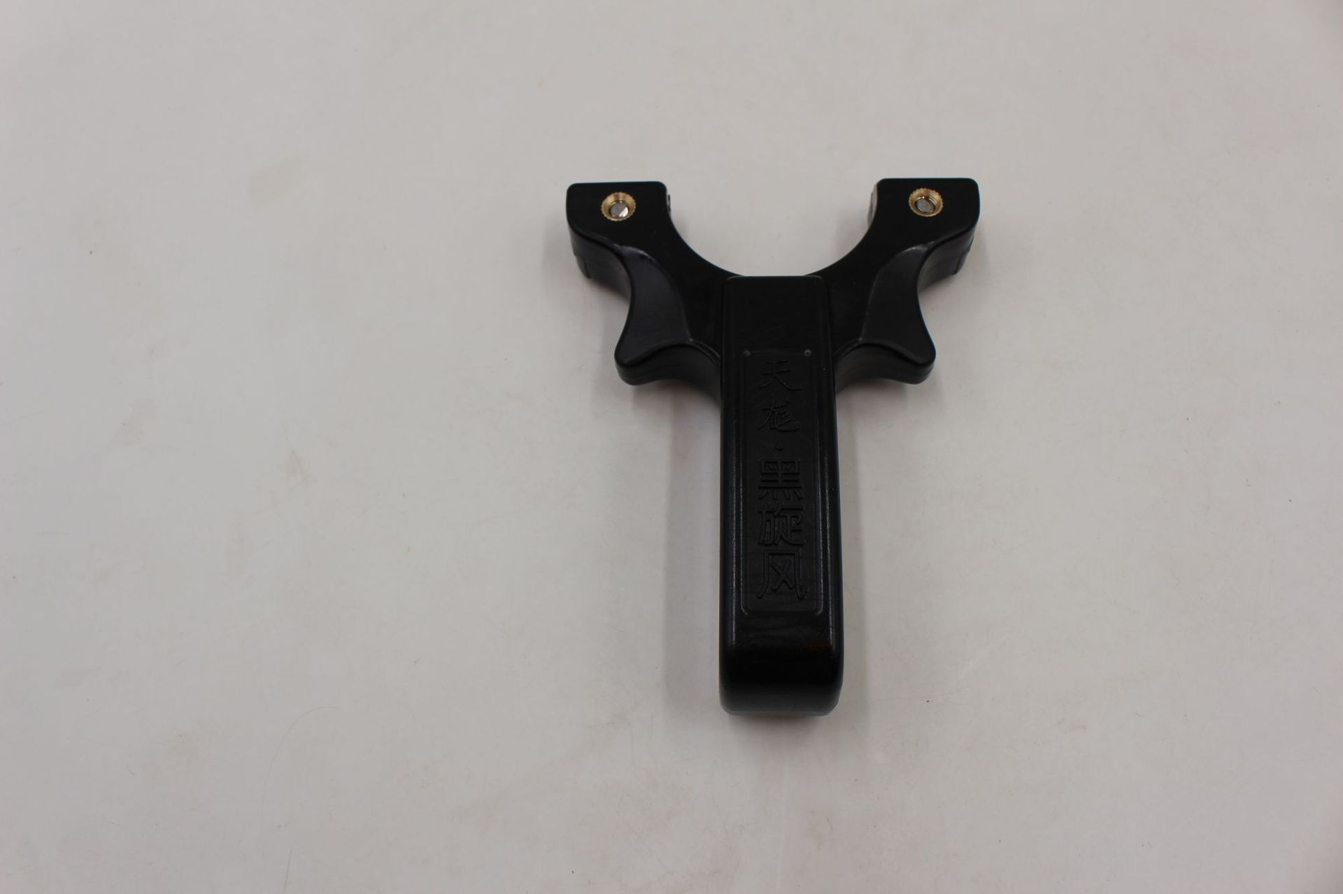 厂家直销天龙黑旋风反曲扁皮筋带瞄点弹弓 竞技弹弓批发