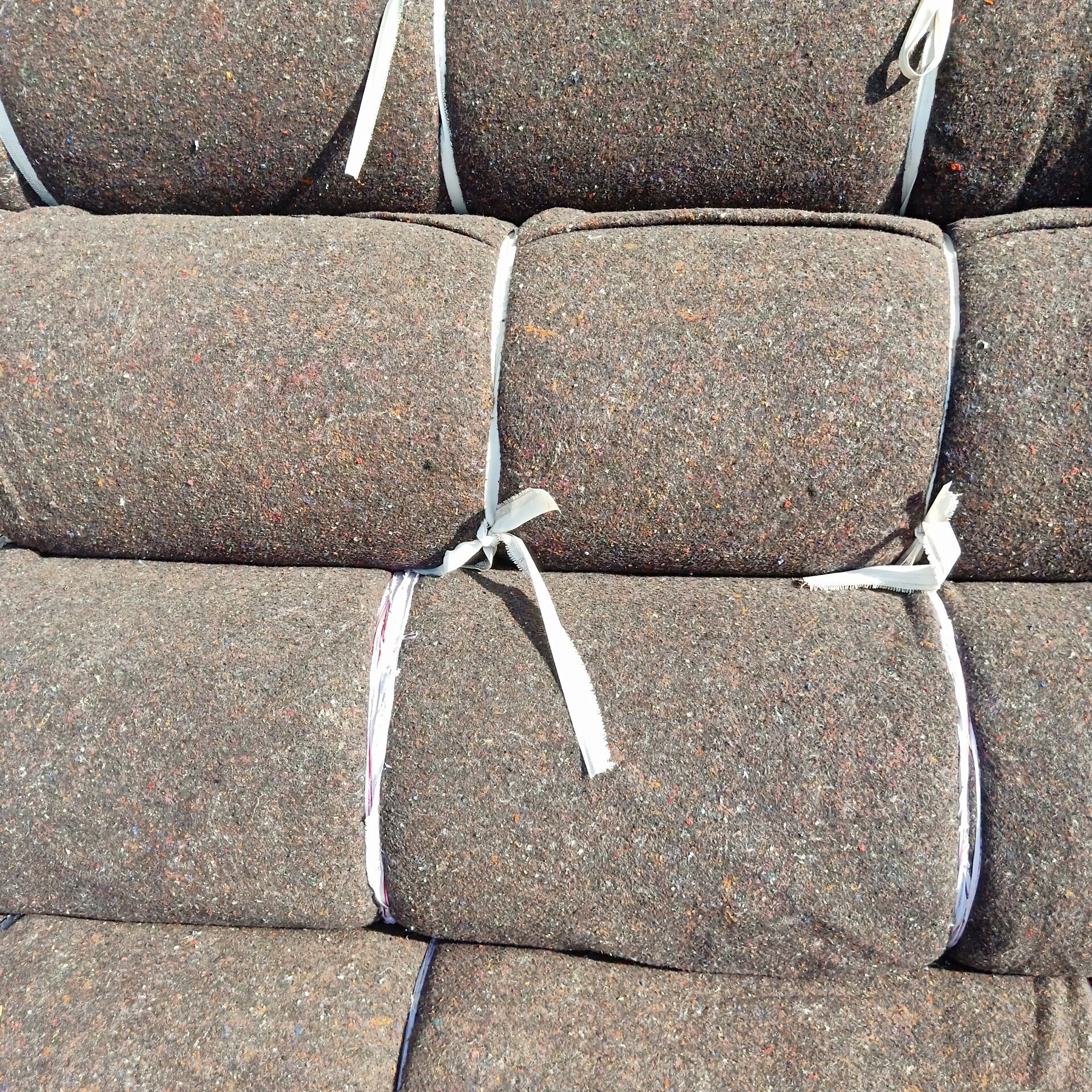 厂家直销黑心棉毛毡大棚保温毯家具包装毛毡公路养护毯养护毛毡