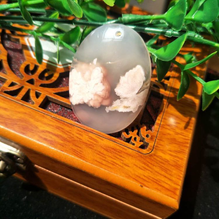 厂家批发正品玉髓玛瑙吊坠 天然樱花玉髓挂件 樱花玉毛衣链