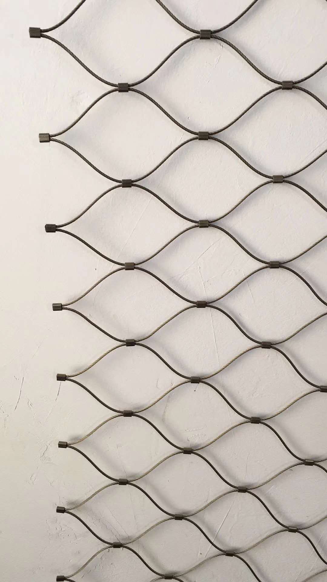 不锈钢绳网 钢丝绳编织网 动物园安全防护网 养鸟压扣穿插装饰网