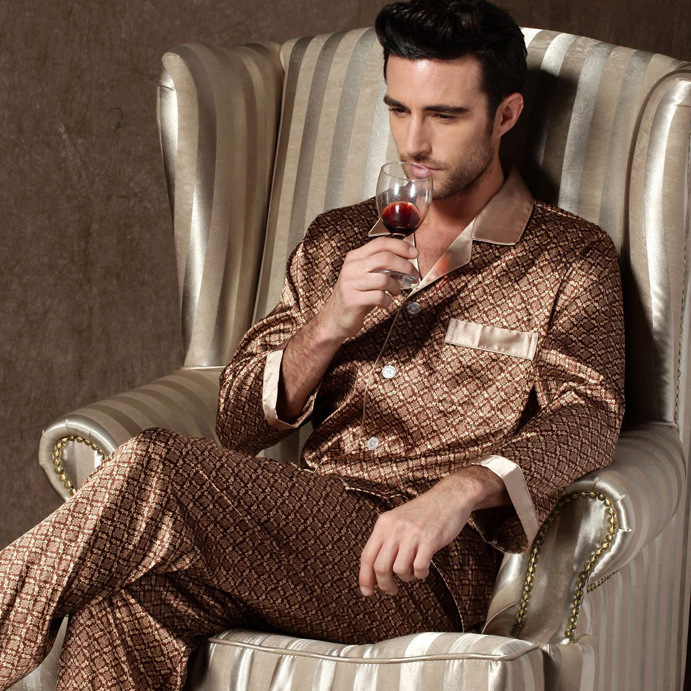 国际奢侈品牌男士睡衣图片