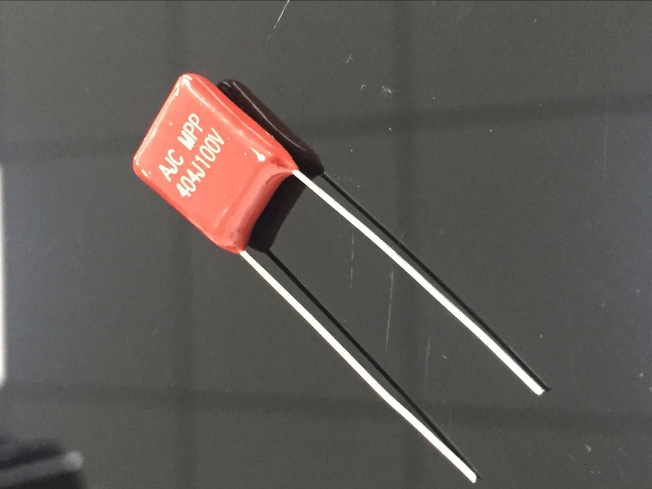 无线充电器用mpp电容 404j100v p=7.5 体积小(厚度小于4mm)