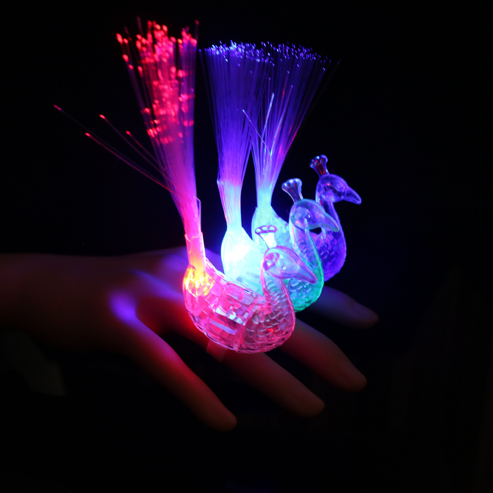 创意发光手指灯变色闪光孔雀戒指微商地推小礼品批发开屏光纤灯