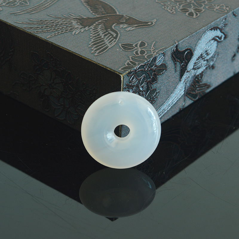 3折 自然玉髓白玛瑙吊坠创意平安扣 会销礼品10-20元热卖直播货源