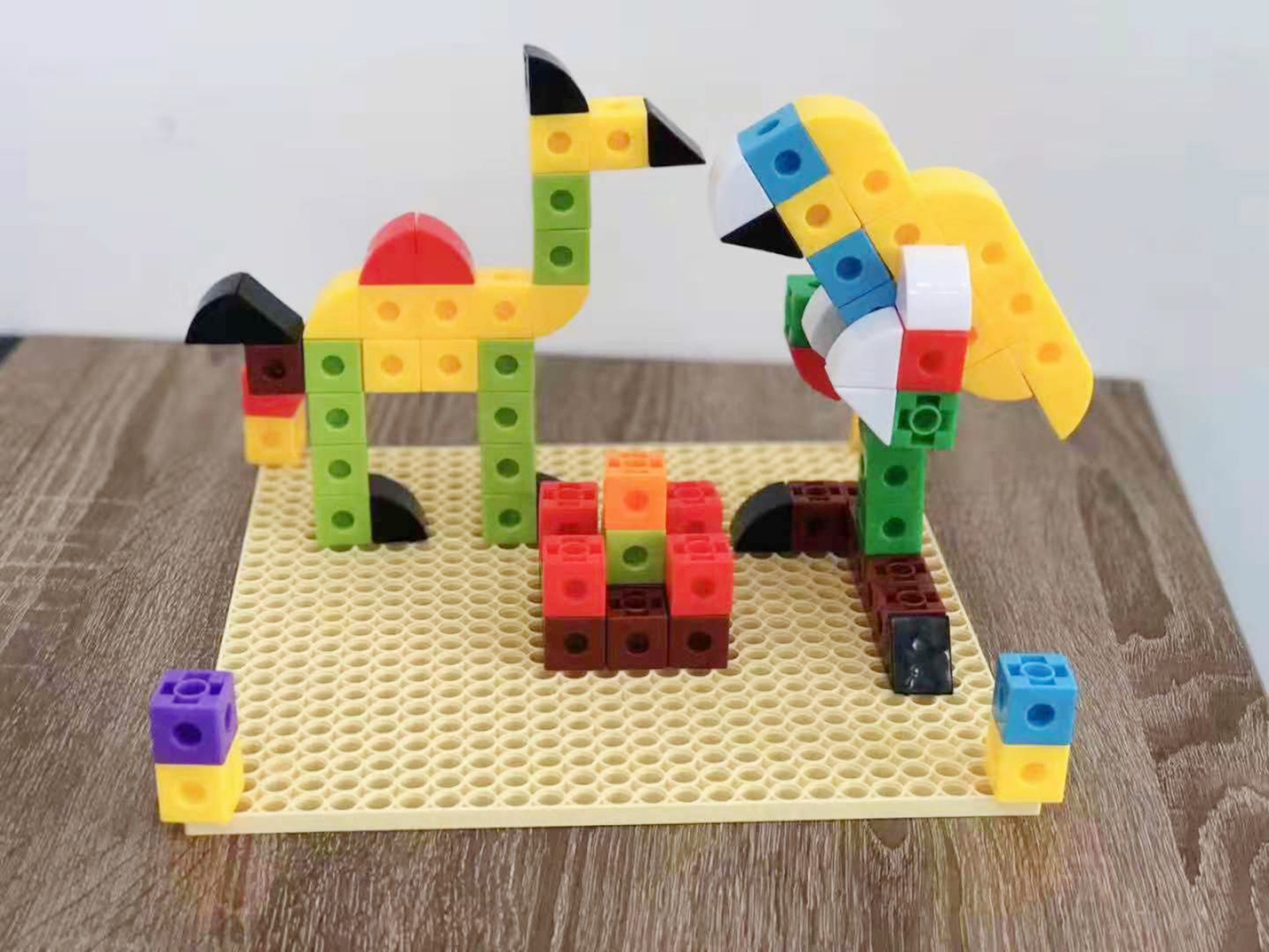 幼儿园桌面玩具 益智拼搭塑料积木 带底板袋装积木 星秀童才玩具