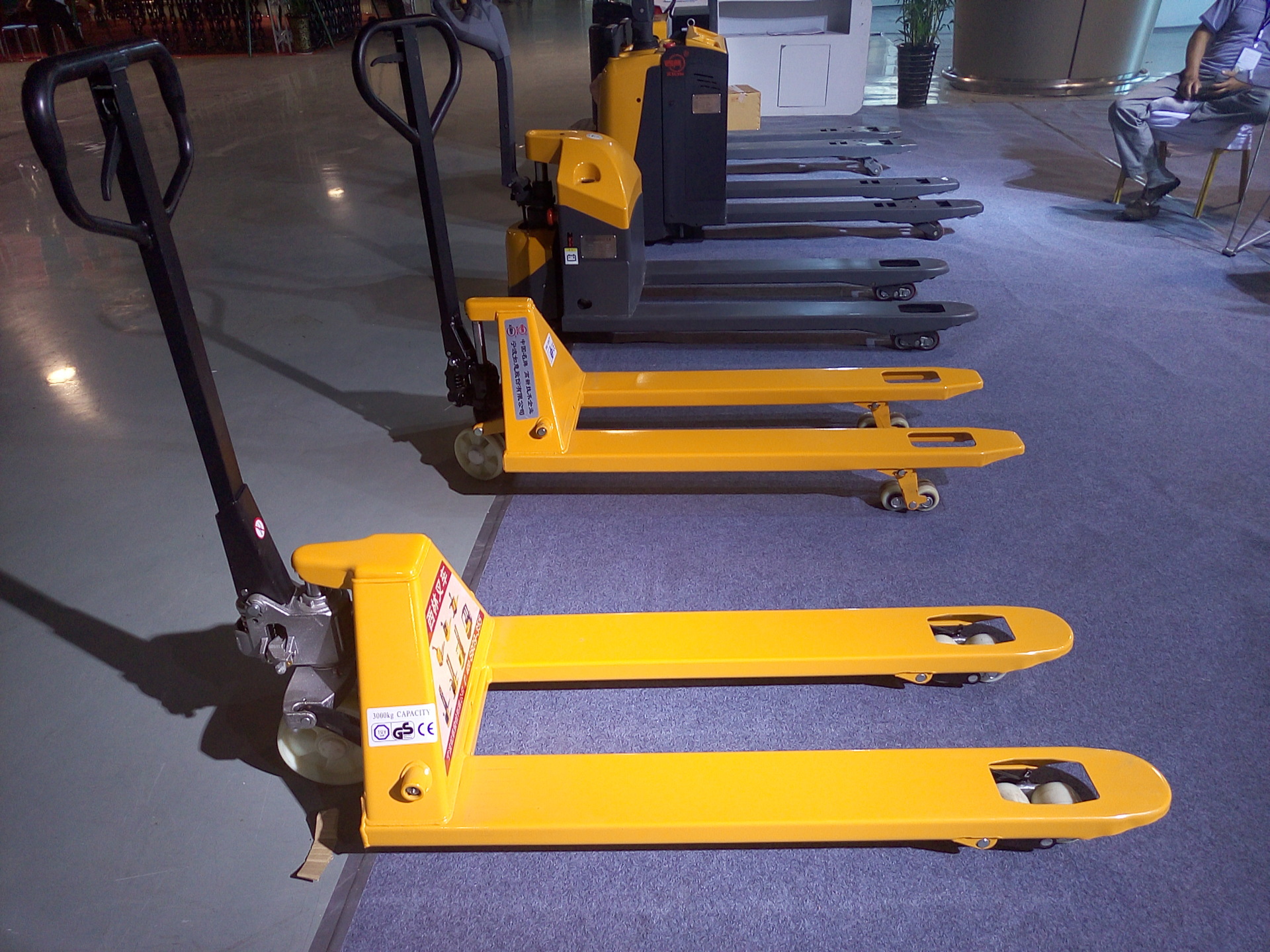 直销叉车手动叉车液压托盘搬运车手推车2吨2.5吨3吨