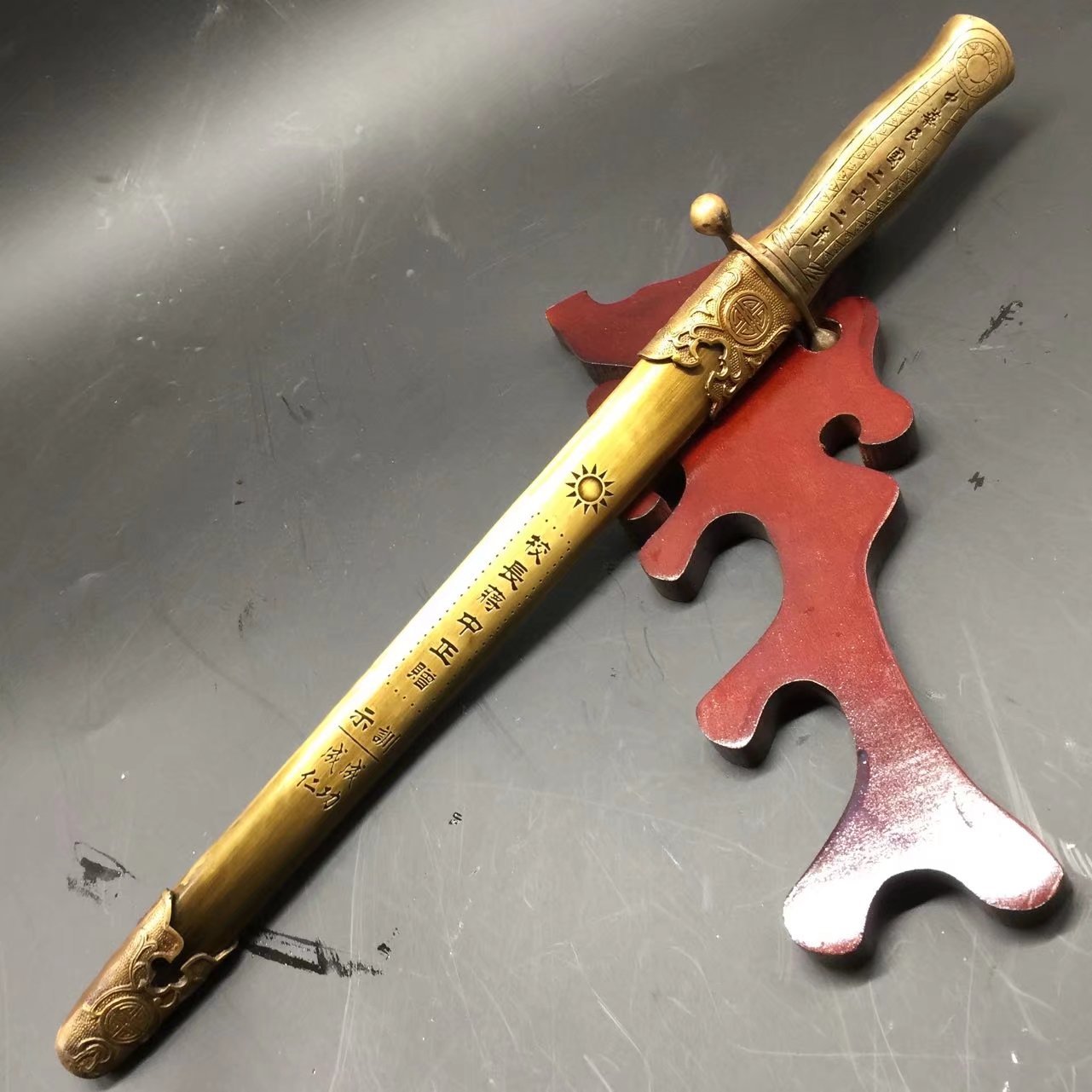 中正剑黄埔军校黄铜中正剑中央陆军学校校长蒋中正赠成功成仁