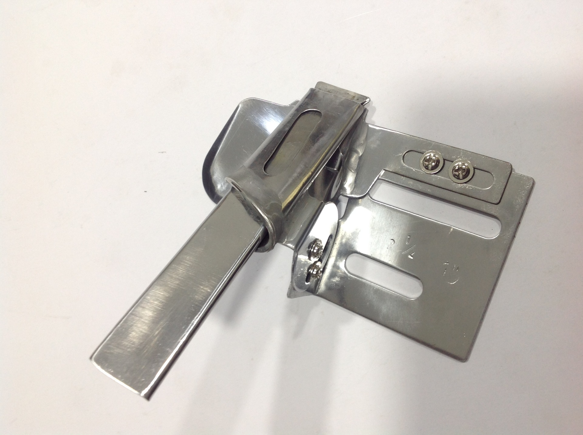 左门襟,用物样面料做图片所示:专业手工定做各种机型,各种功能拉筒