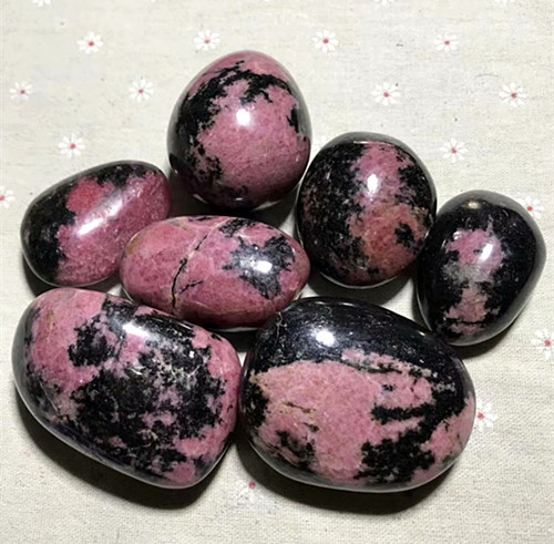 天然蔷薇辉石把玩原石手把件随形水晶