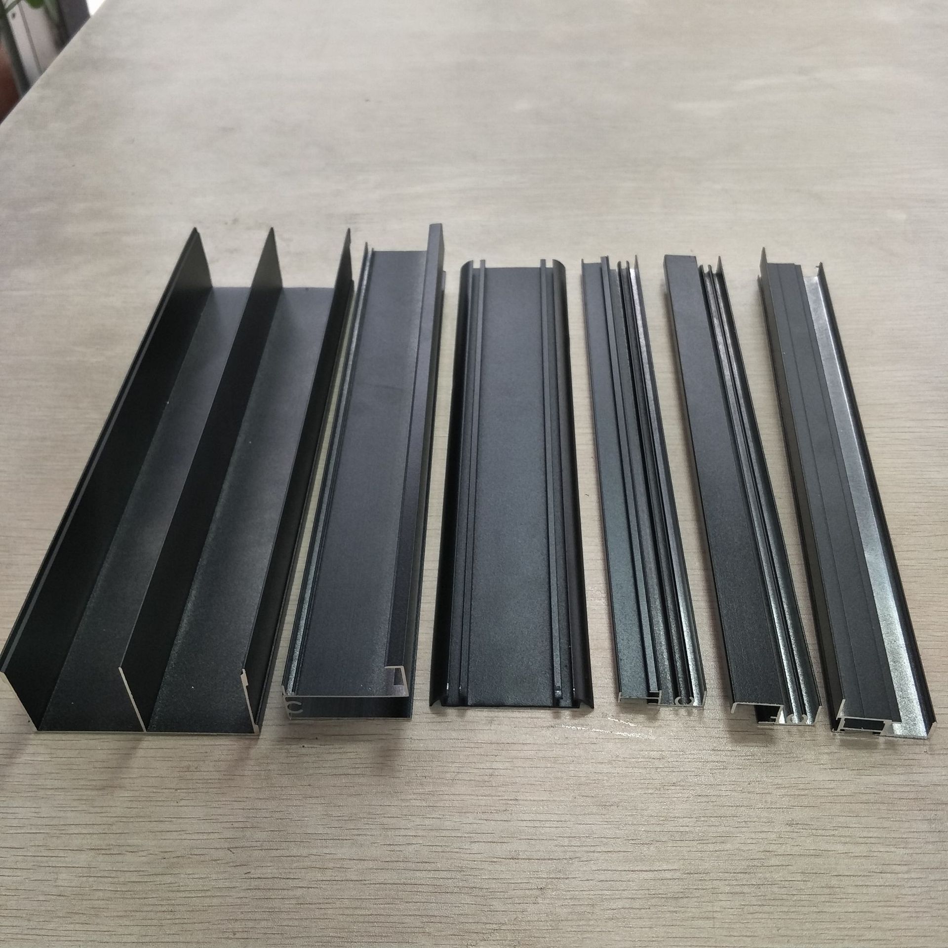 铝合金衣柜门移门窄边铝框门推拉门砂黑半隐框衣柜料铝框铝型材