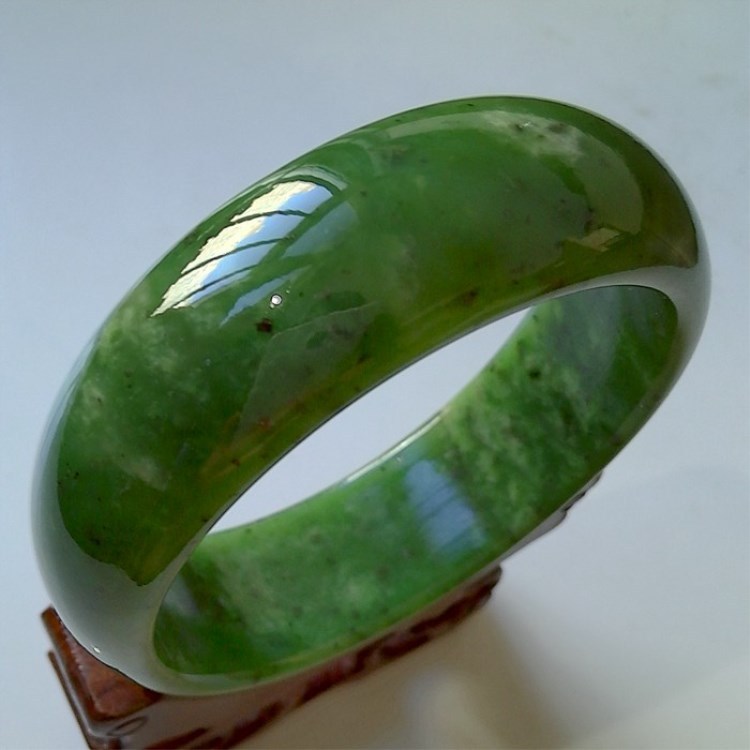 新疆和田墨碧玉