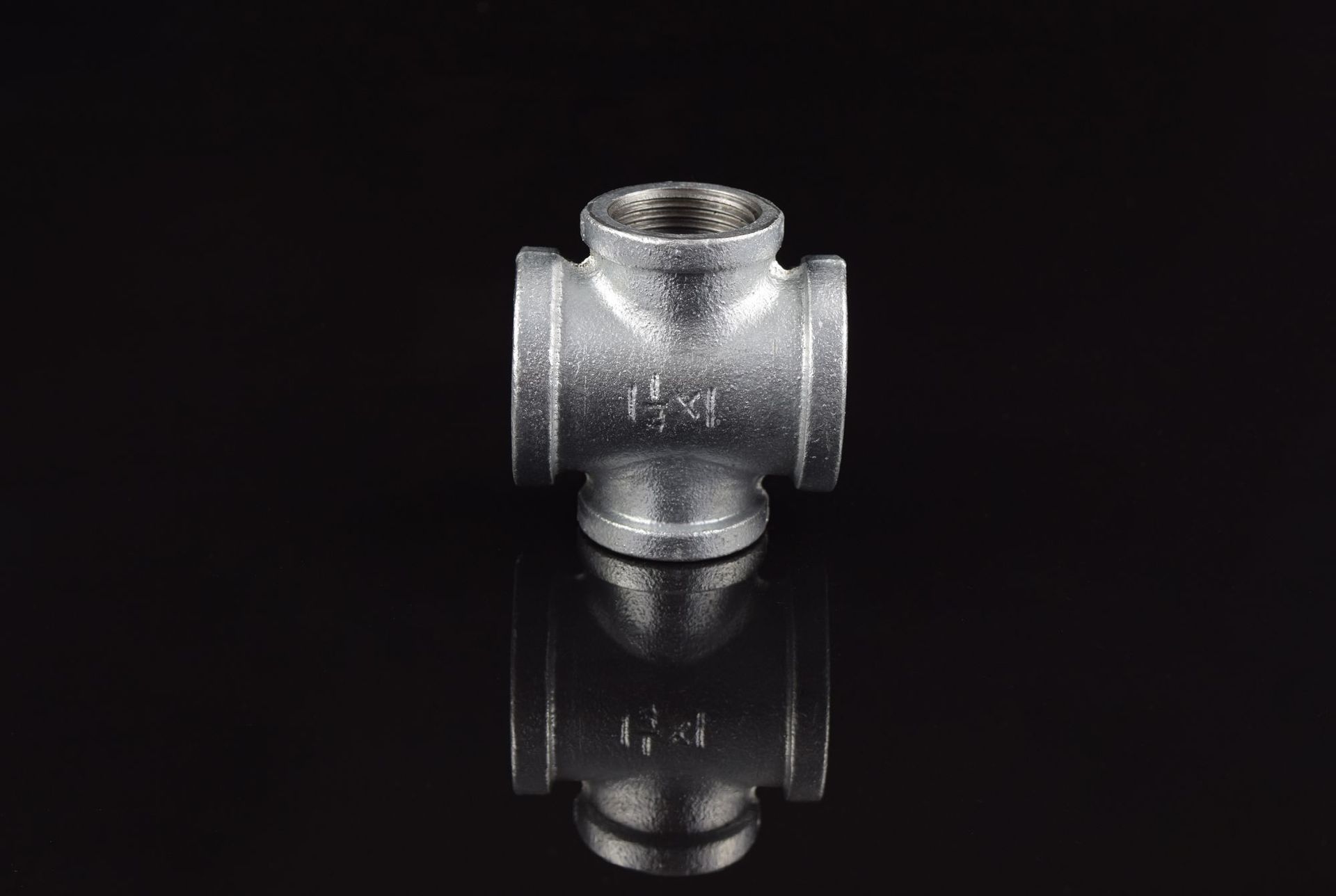 厂家销售 dn15-100同经异径四通 玛钢管件 镀锌铸铁丝接消防管件