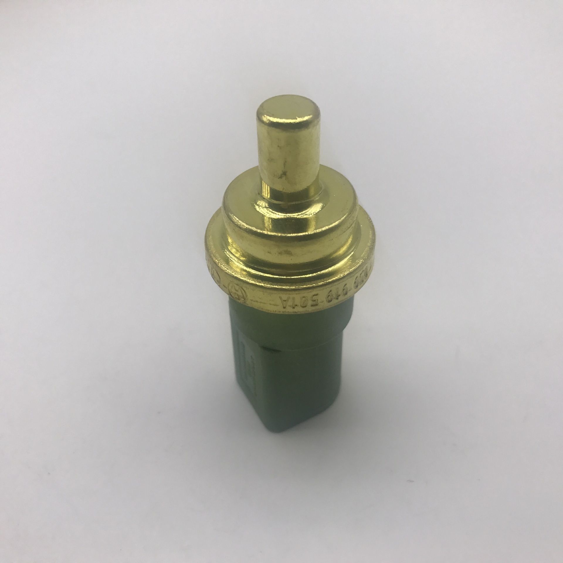 适用宝来帕萨特奥迪a6捷达水温传感器 水温感应塞 059 919 501 a
