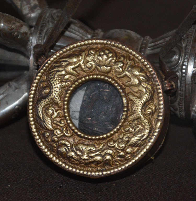 西藏佛龛法器铜质圆形龙凤吊坠挂件内配佛像供奉外出随身携带