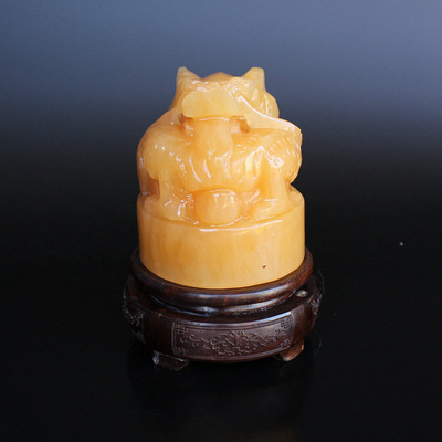 天然玉石米黄玉金龙吸水印章摆件 家居客厅工艺品玉器雕刻摆件