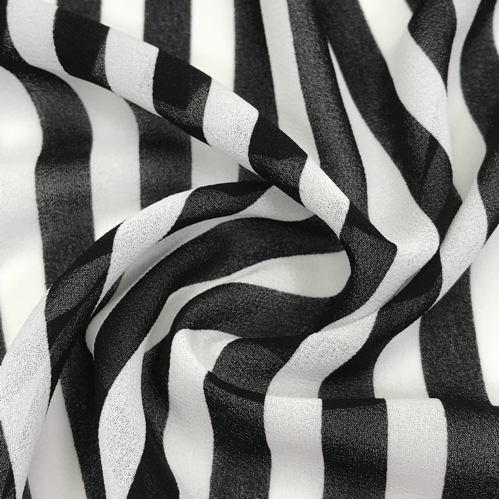 2021现货春夏梭织珍珠雪纺面料 1*1公分条纹印花布 女装吊带衫布