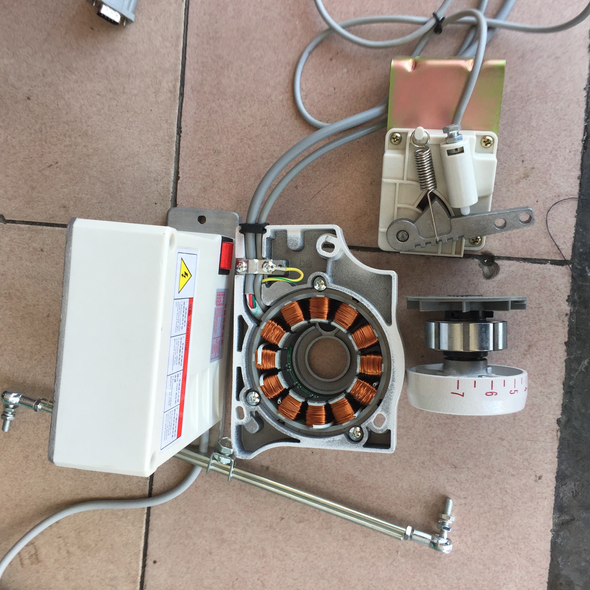 工业缝纫机无刷伺服静音节能电机马达700m包缝机直驱定针电机静音