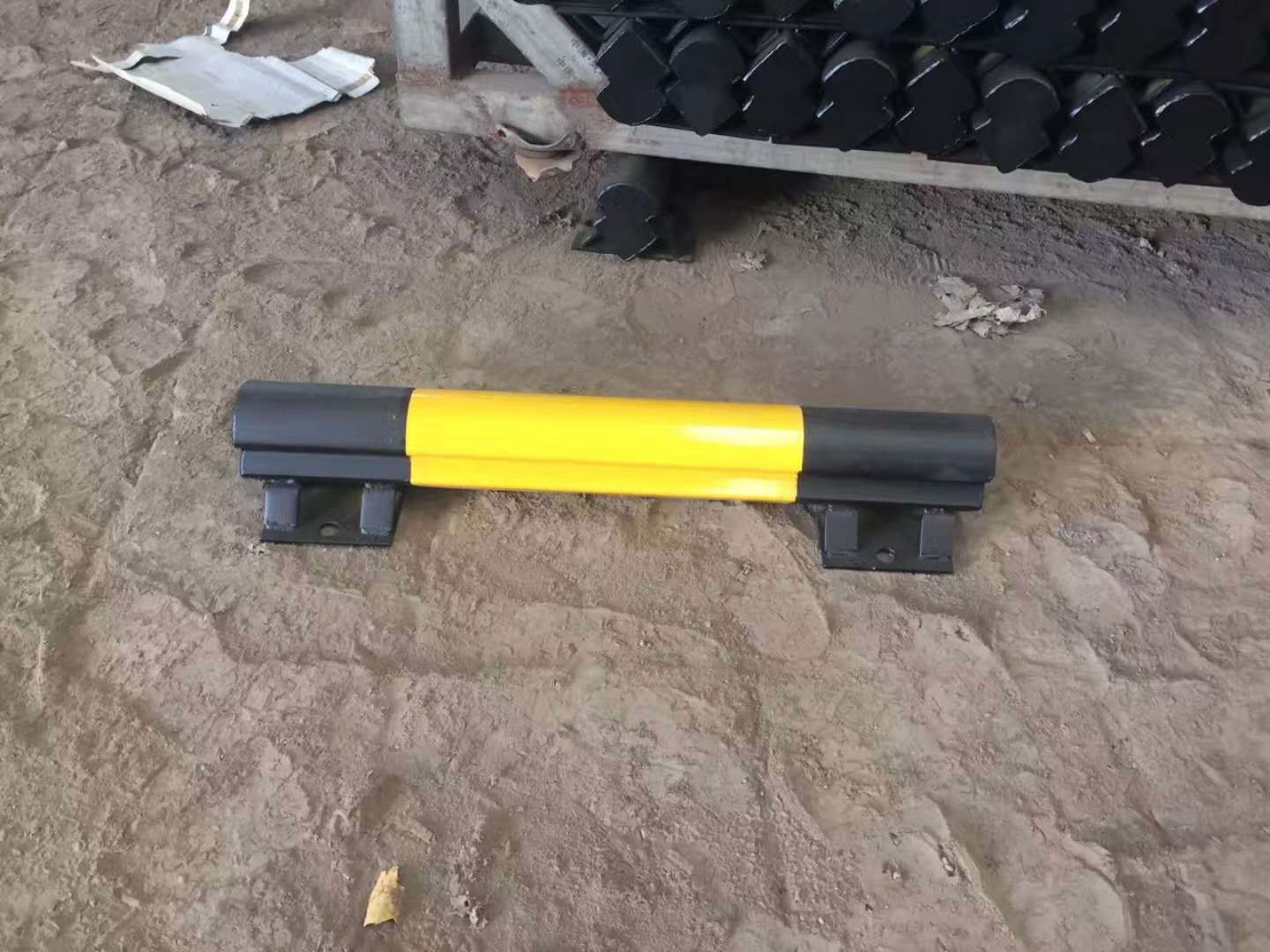 车位新型碳钢挡车器定位器车轮限位器阻车止退器钢管挡车杆