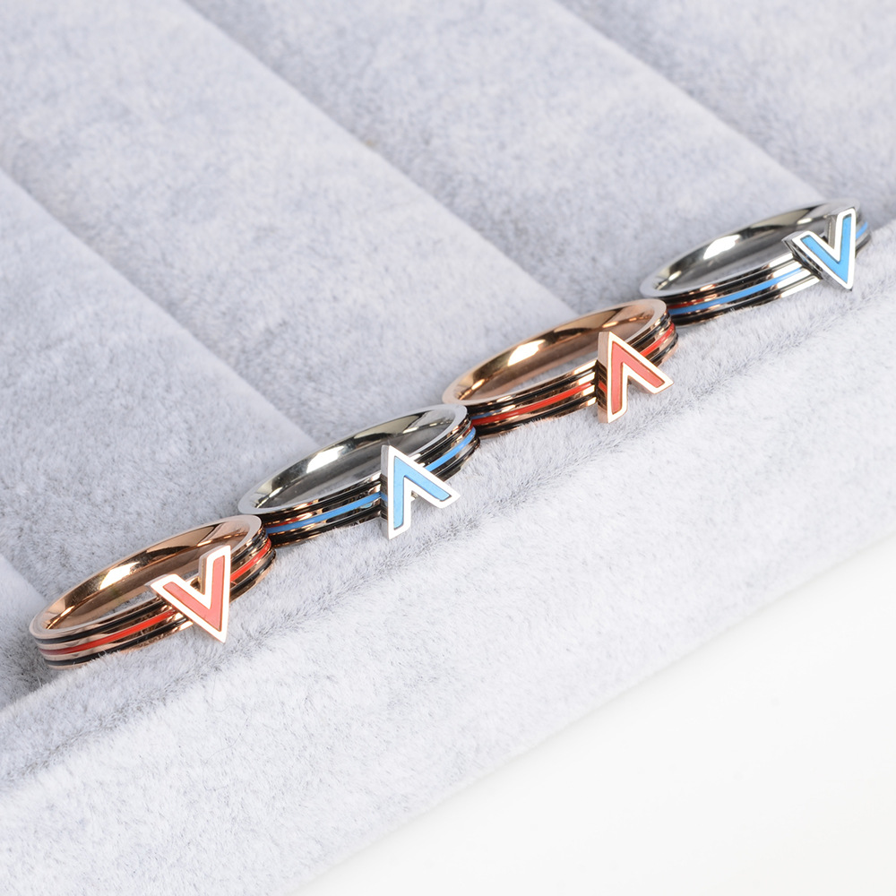 欧美潮流热销戒指v字钛钢戒指环thin blue line红线蓝线火警戒指