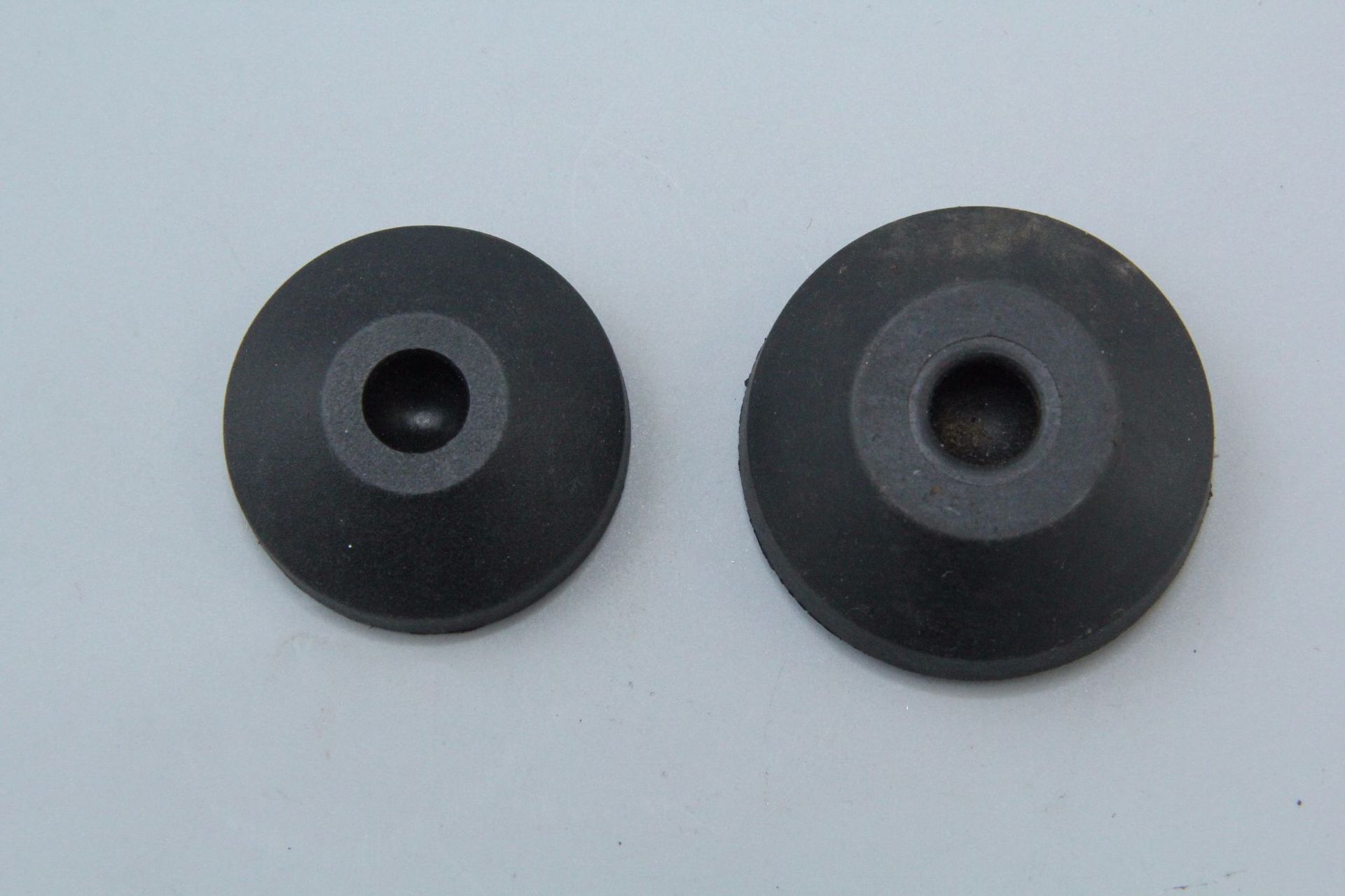 生产黑色尼龙底盘 尼龙脚杯盘 防滑万向底座 调整固定脚底盘