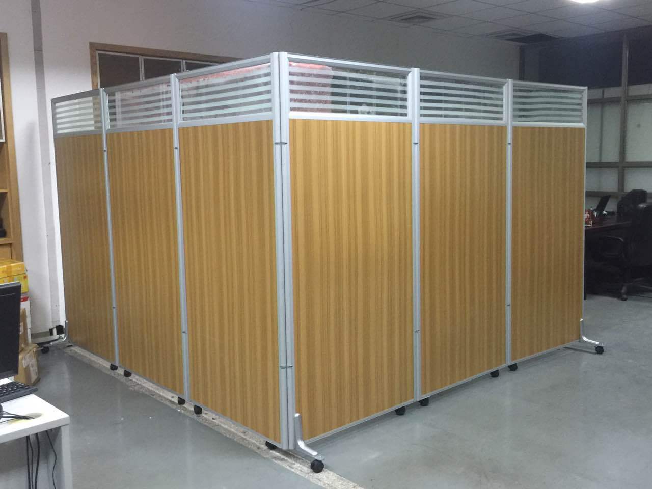 活动屏风 移动屏风高隔断带滑轮 办公室可移动高隔墙折叠屏风厂家