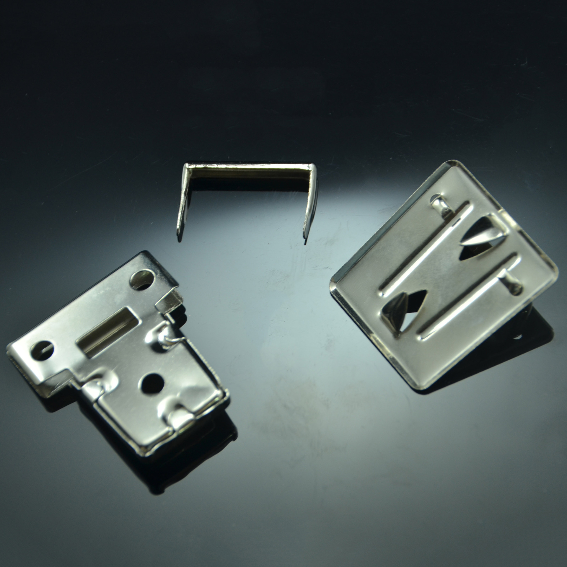 厂家供应优质爆款女包锁 铁皮插锁 纸盒包装五金 钱包锁扣