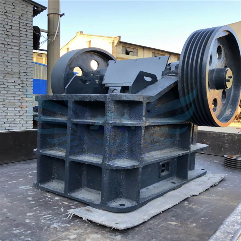 新款花岗岩pe鄂式破碎机四六型 河南石灰石鄂破粗碎制砂机械设备