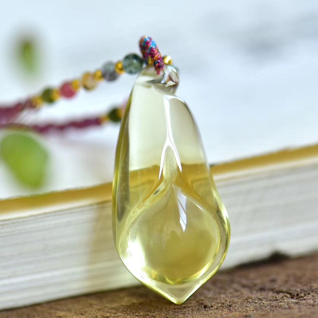 厂家直供天然黄水晶玉兰花吊坠锁骨链时尚百搭水晶项坠