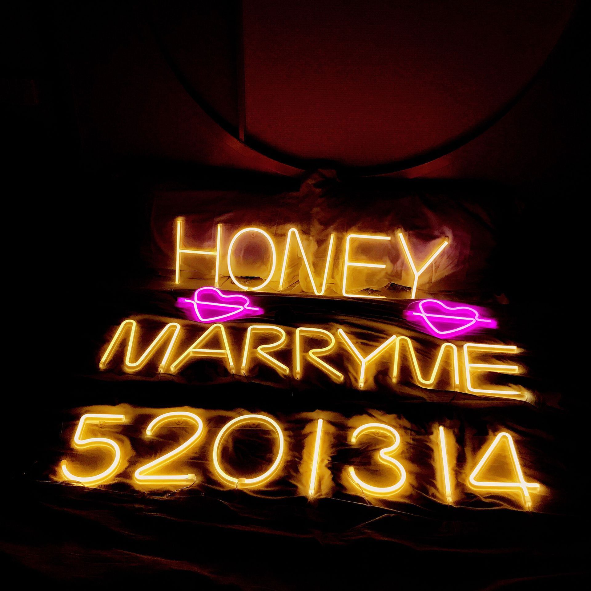 寝室墙壁灯丘比特爱心led造型表白求婚led英文字母灯创意墙壁挂灯