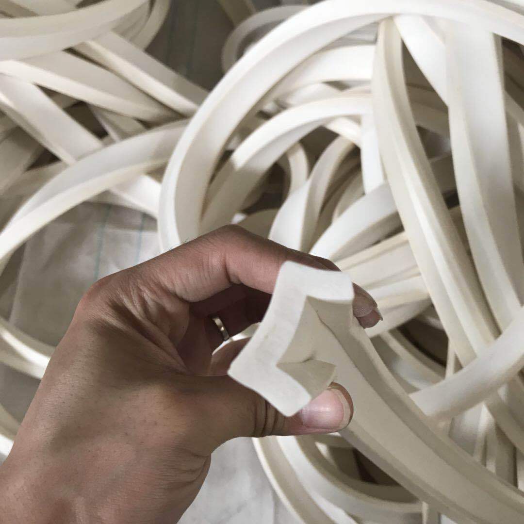 供应耐高温硅橡胶海绵密封条白色超软u型包边条防脱落密封条