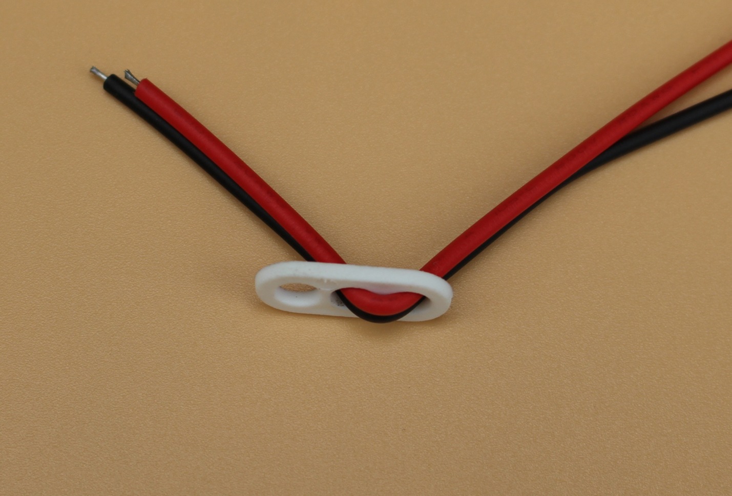 量大从优 八字锁线扣 八字扣 三孔八字线扣 两孔八字线扣