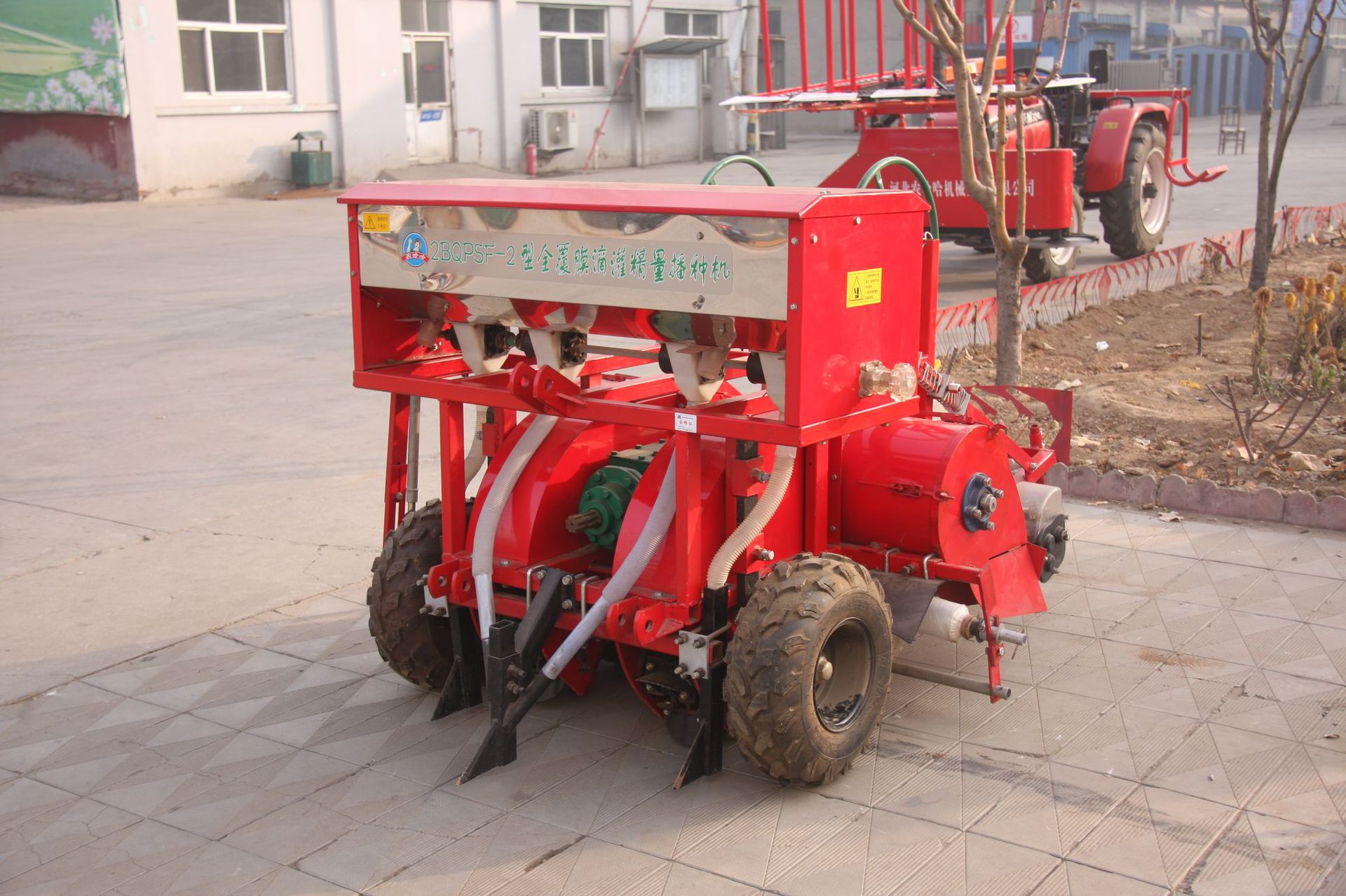 农哈哈 2018新款 全膜2bqpsf-2全覆膜滴灌精量播种机