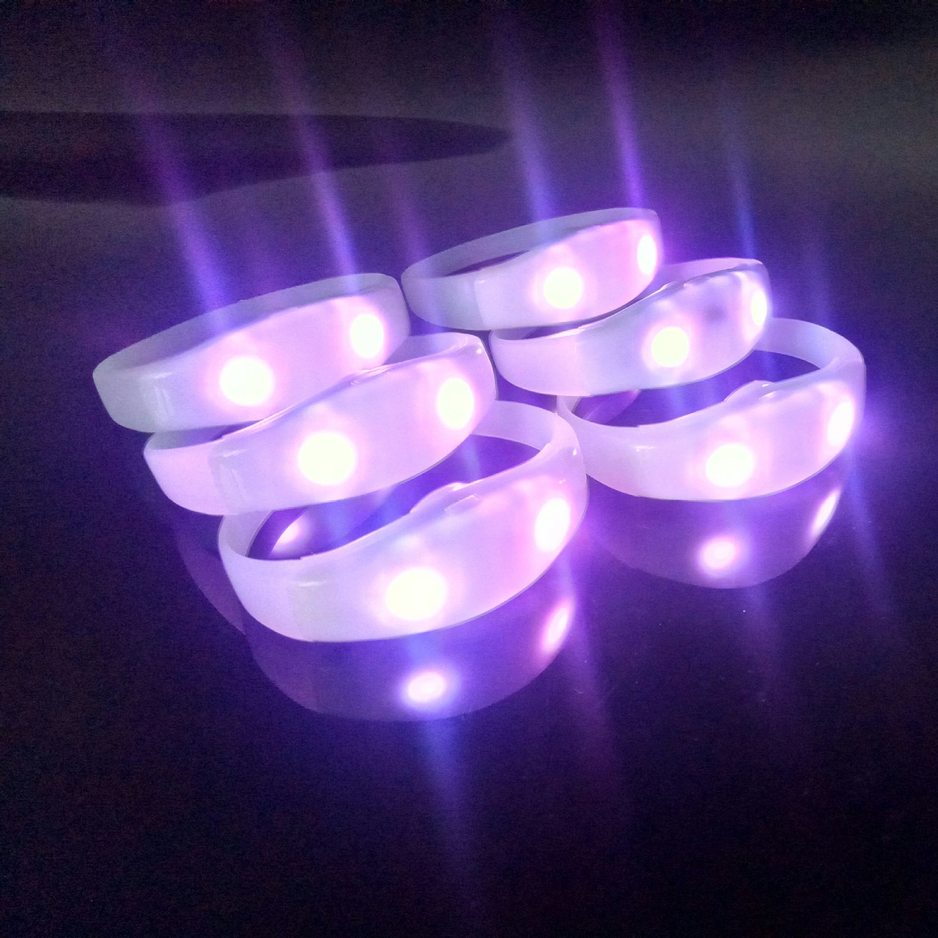 亿磊 演唱会闪光用品发光手环 震动闪光手镯 led遥控手环支持印刷