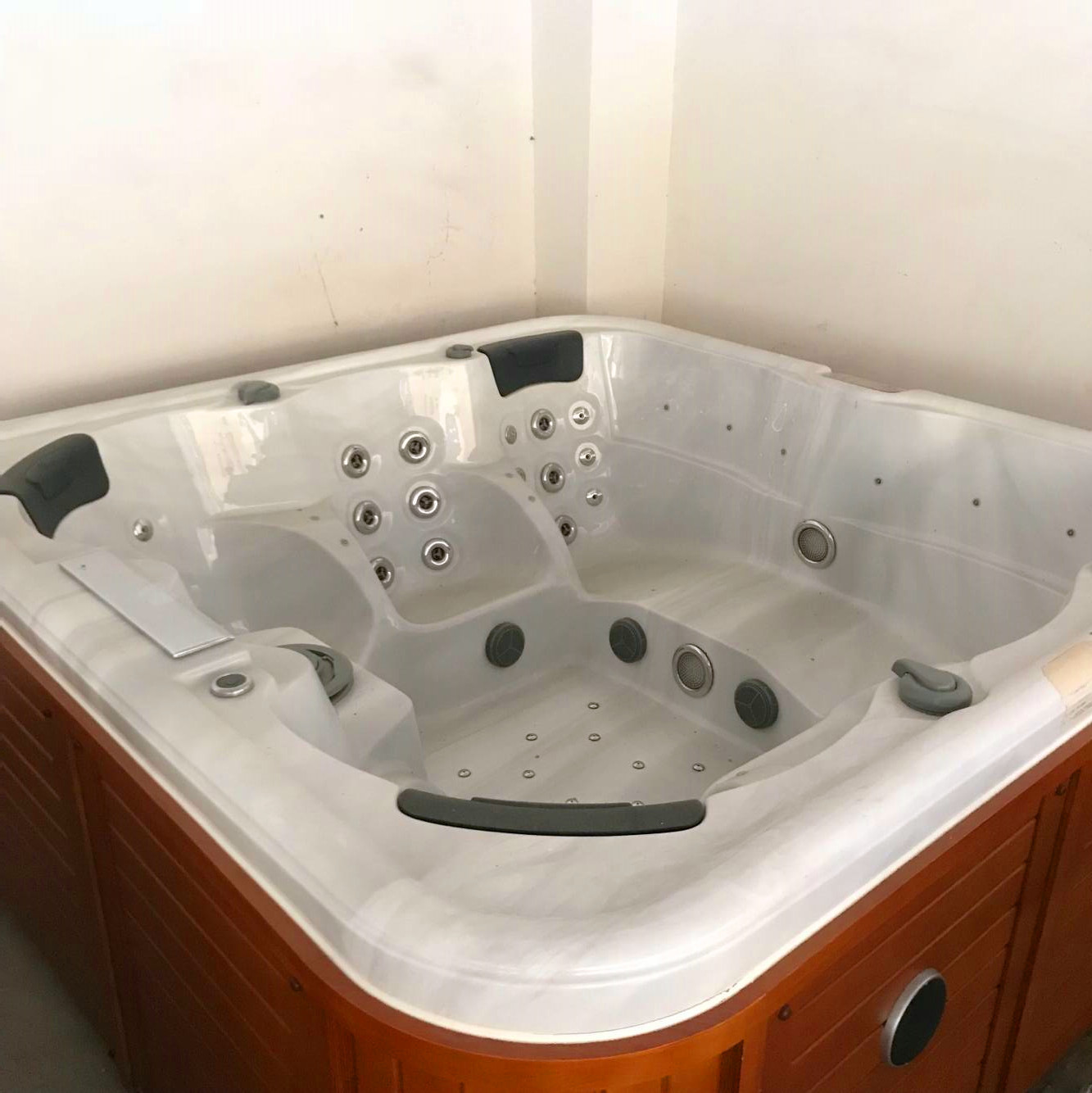 重庆亚克力浴缸户外多人浴盆2米以上订制厂家