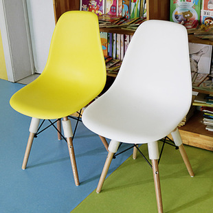 宿舍户外洽谈彩色坐椅椅子学生影楼餐椅写字台成人甜品店书房