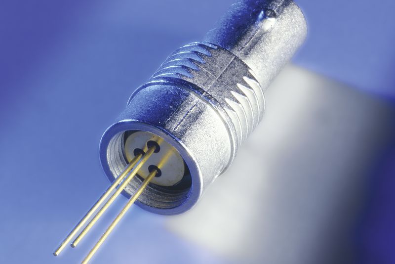 瞬干胶解决方案:二极管粘接固定在光学传感器