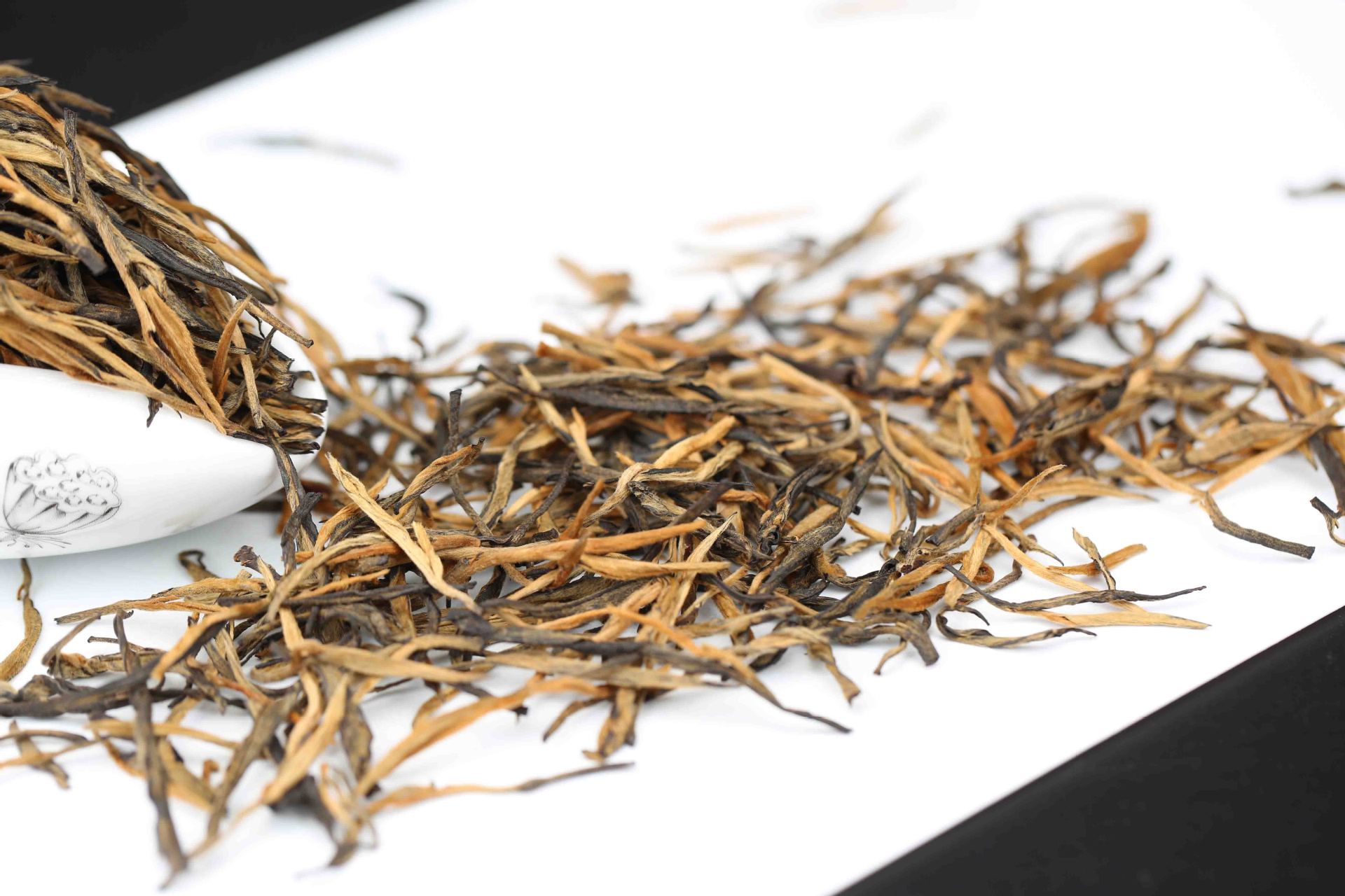 2018云南凤庆滇红松针500g散装馥郁蜜香大金针功夫红茶批发松针茶