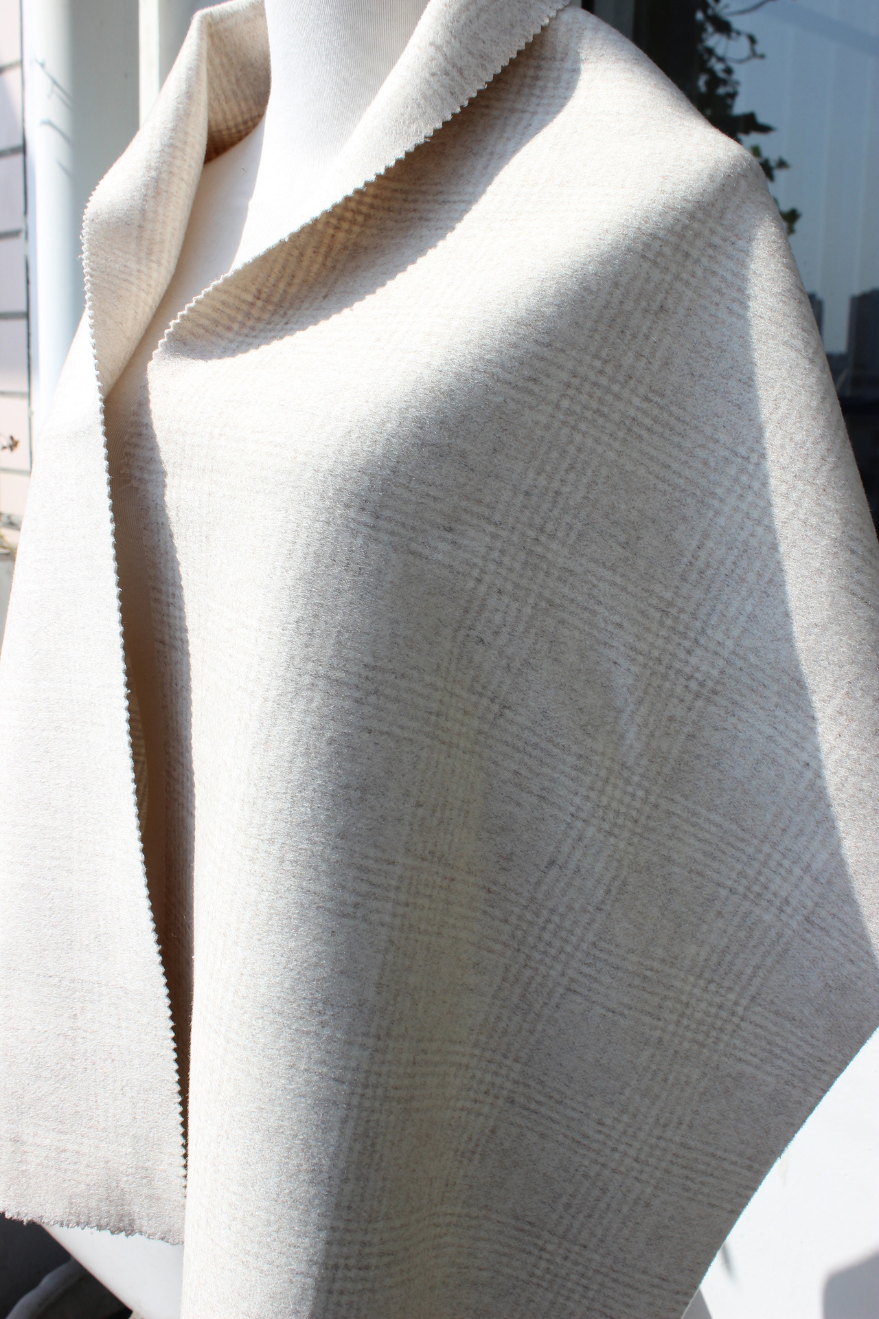 2018新款浅色格子毛呢 复古顺毛双面羊绒大衣面料80%羊毛厂家现货