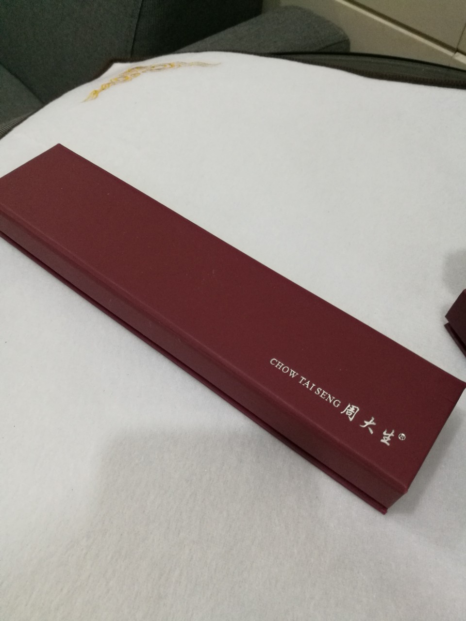 磁铁纸盒珠宝首饰周大生包装盒咖啡色酒红色磁石饰品盒触感纸纸盒