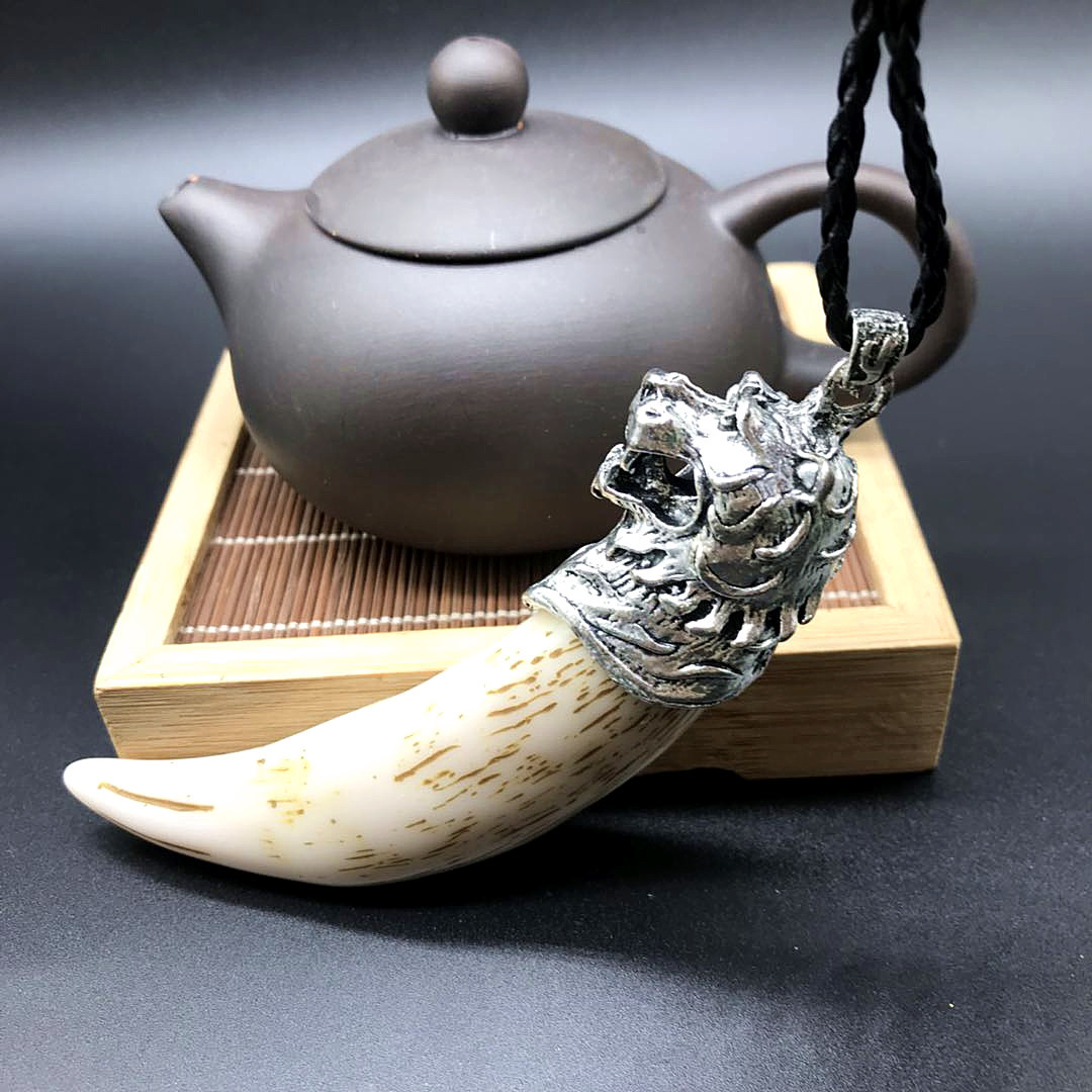 厂家直销精美仿古做旧骨雕牙雕挂件白铜老虎头镶牙齿吊坠挂饰