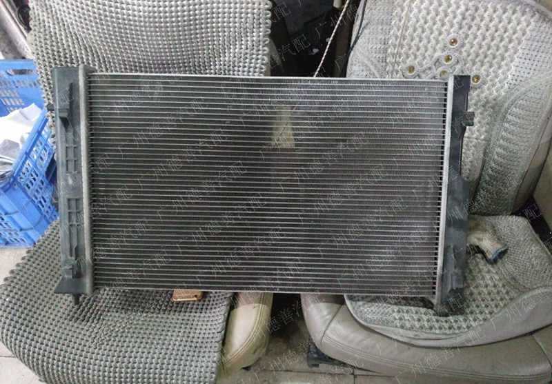 适用别克荣御水箱 汽车配件 纯正拆车件