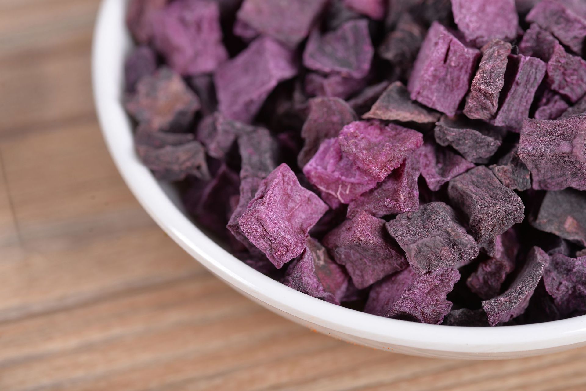 厂家供应天然高品质食用级脱水烘干紫薯干批发 散装脱水紫薯粒