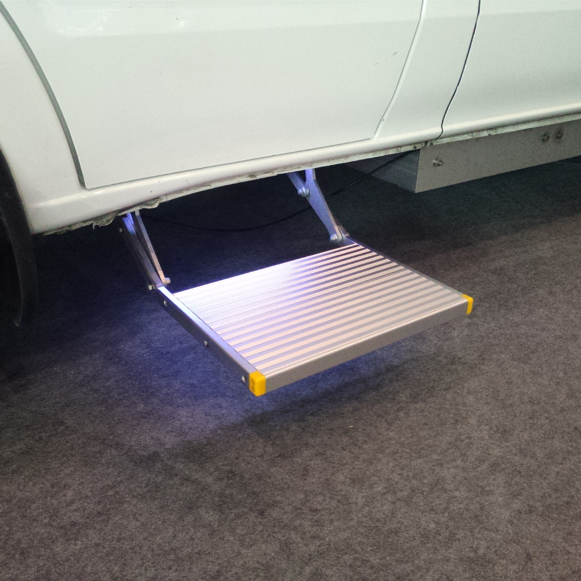 房车用电动单级折叠踏步辅助上下车迎宾踏板