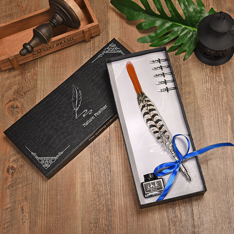 In Stock European Retro Peacock Feather Signature Pen Western Creative Business Gift Dipped in Water Pen Gift Wholesale