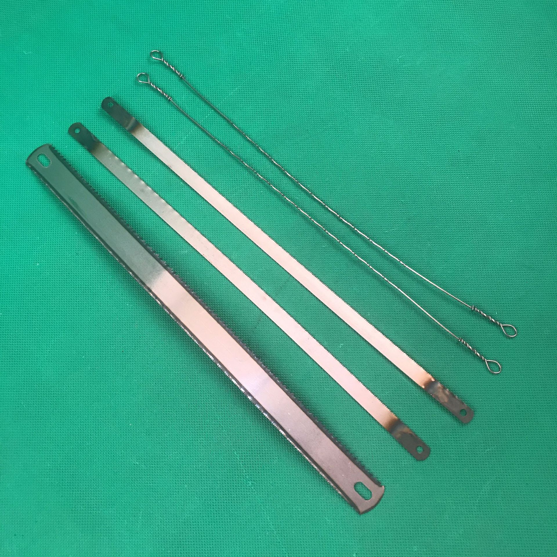 高碳钢锯条手工钢锯据手用钢锯片钢锯条中齿钢锯条2元店地摊货源