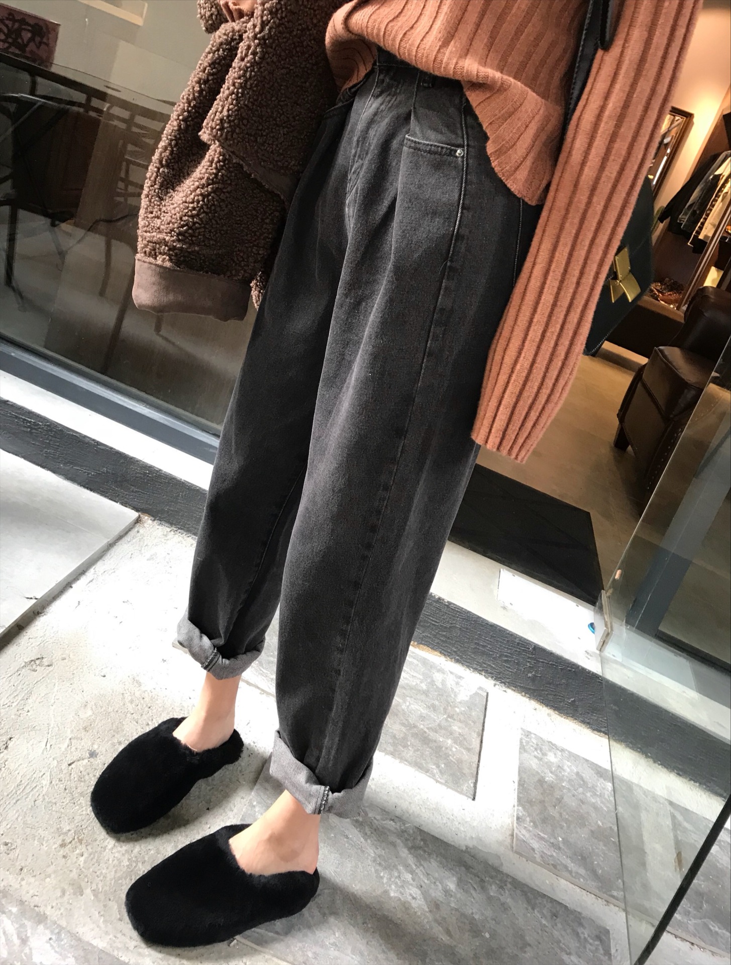 春季新款韩版雅痞显瘦显腿长炭黑色裤腿卷边休闲牛仔裤老爹裤